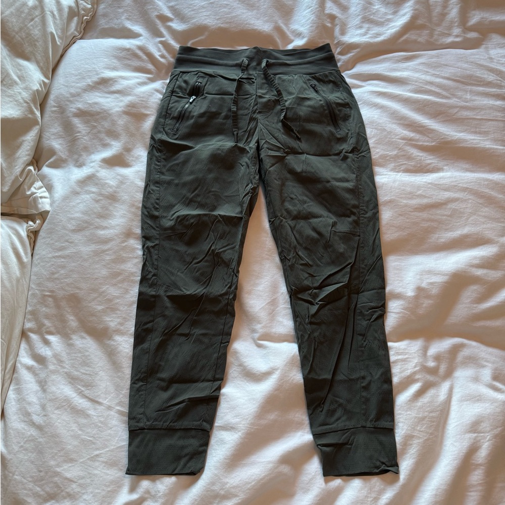 Athleta Women’s Dark Green Johger Pants